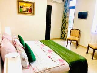 Отель Holiday House Green Cape Batumi Мцване-Концхи Номер с кроватью размера «king-size» и видом на море-3